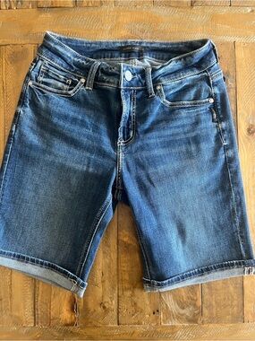 Silver Jeans Suki Bermuda Midwash Denim Shorts 27 x 9